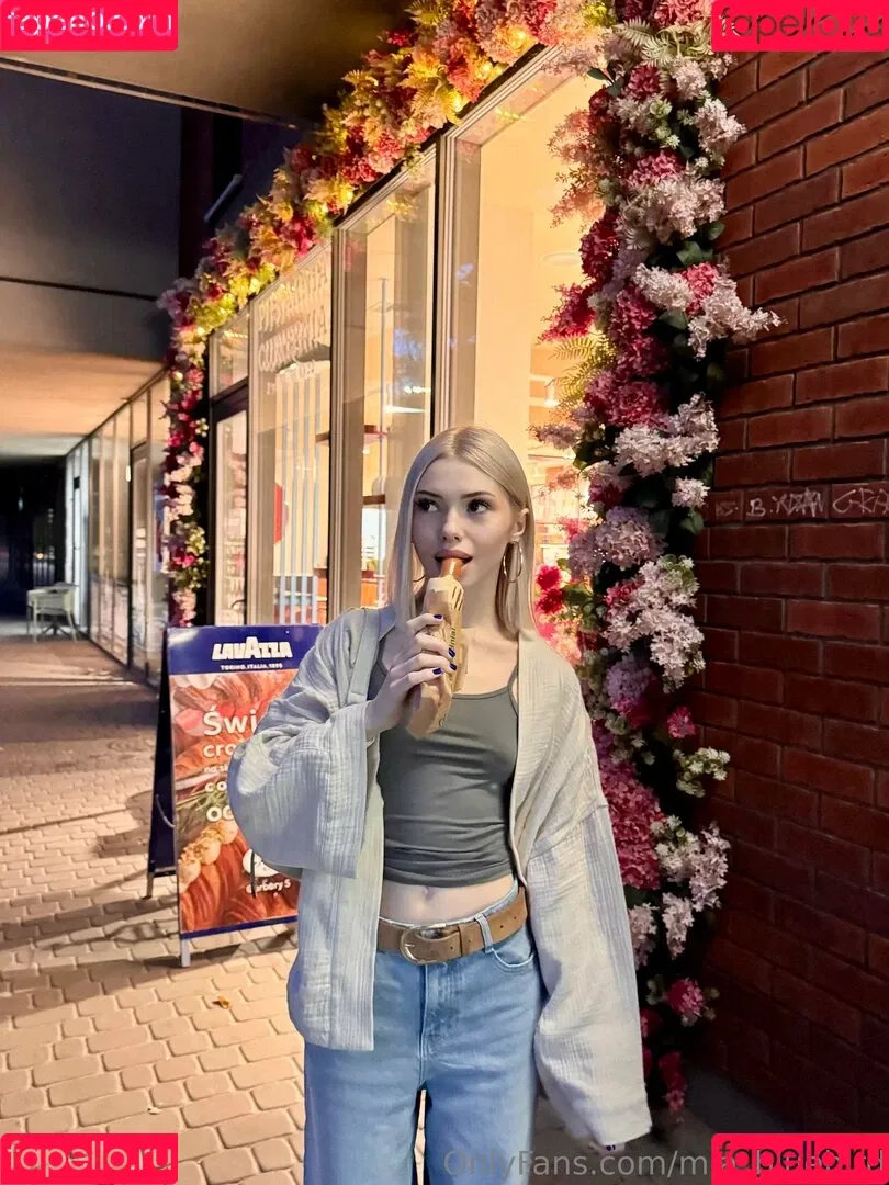 Mia_bluebird / clarathestudent / miabluebird Onlyfans Photo Gallery 