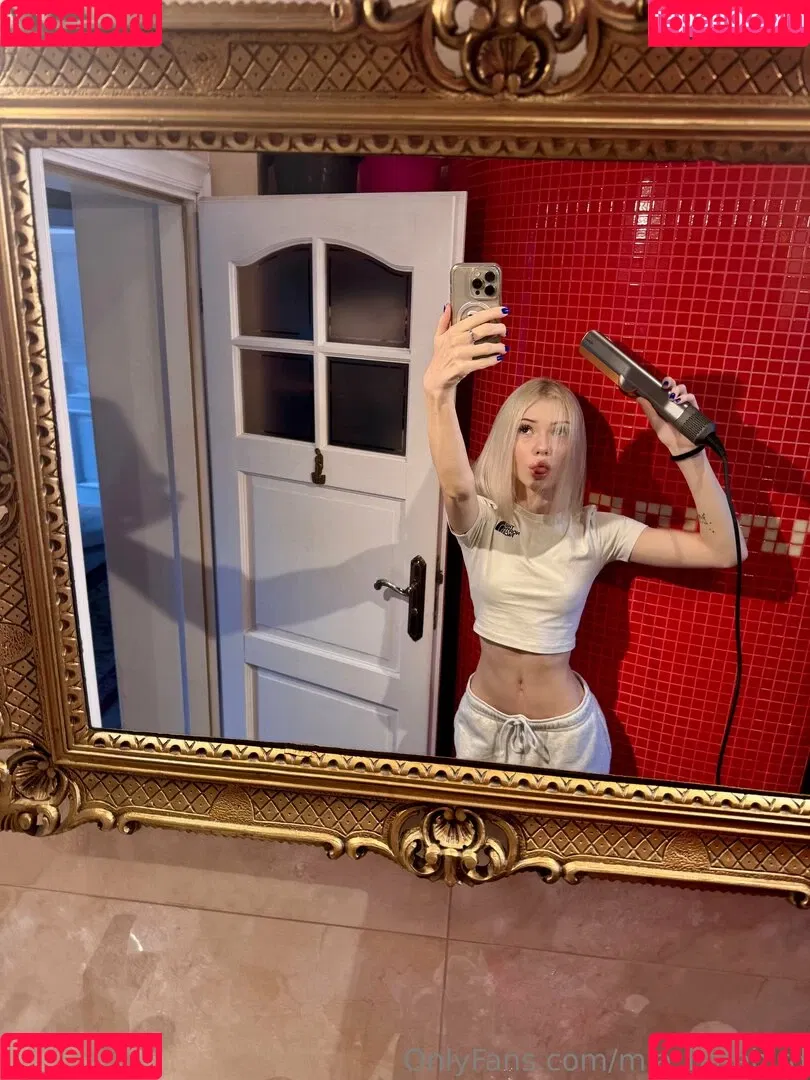 Mia_bluebird / clarathestudent / miabluebird Onlyfans Photo Gallery 