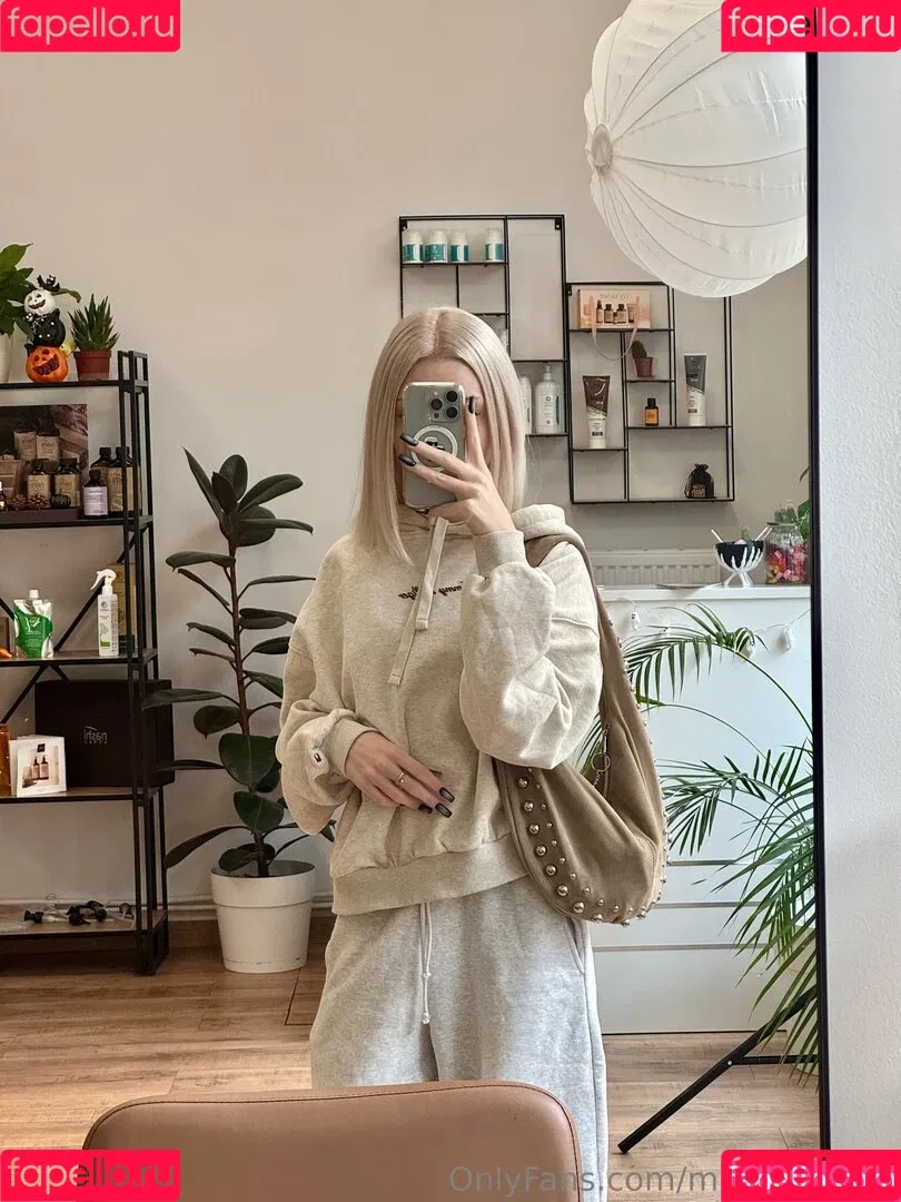 Mia_bluebird / clarathestudent / miabluebird Onlyfans Photo Gallery 