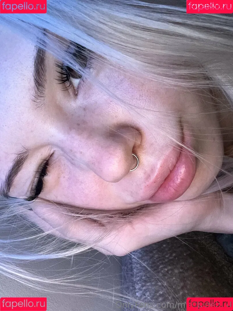 Mia_bluebird / clarathestudent / miabluebird Onlyfans Photo Gallery 