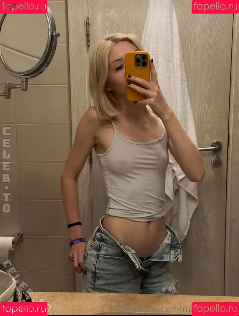 Mia_bluebird / clarathestudent / miabluebird Onlyfans Photo Gallery 