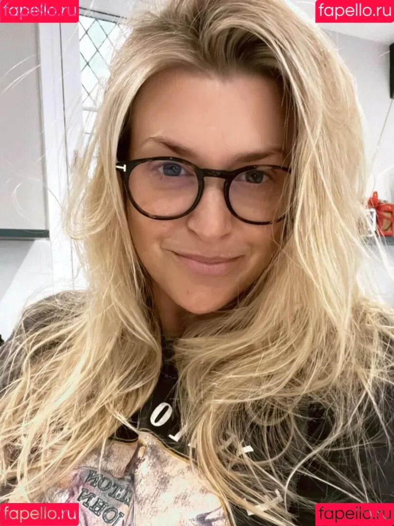 Anna Williamson / annawilliamsonofficial Onlyfans Photo Gallery 