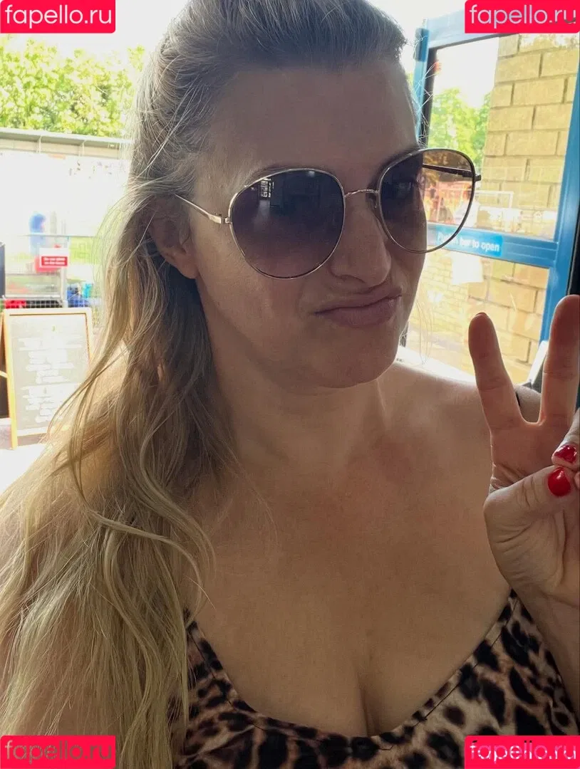 Anna Williamson / annawilliamsonofficial Onlyfans Photo Gallery 