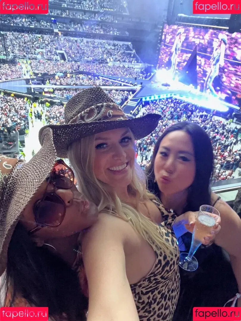 Anna Williamson / annawilliamsonofficial Onlyfans Photo Gallery 