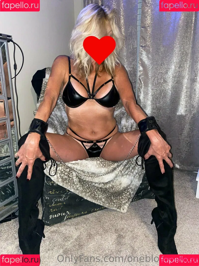 oneblondewife / onepureblondie Onlyfans Photo Gallery 