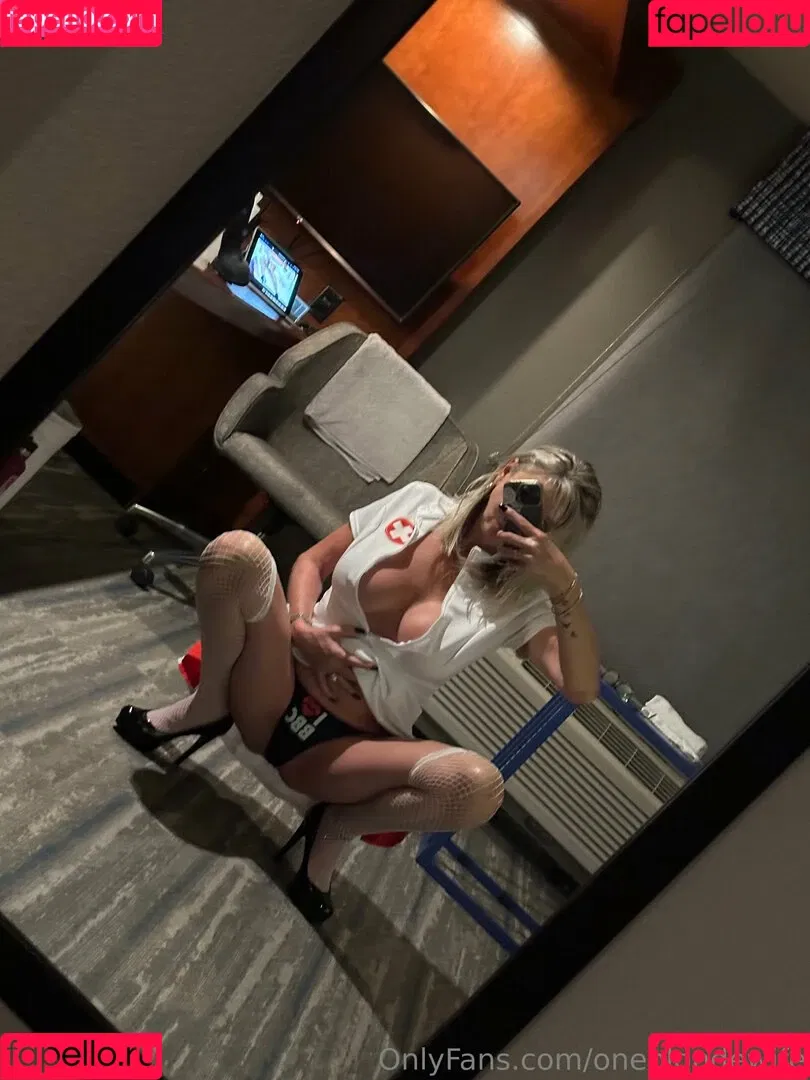 oneblondewife / onepureblondie Onlyfans Photo Gallery 