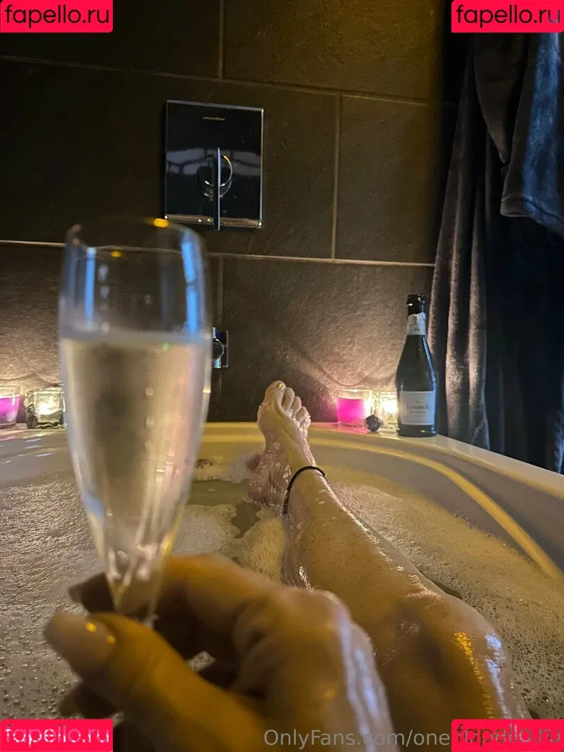 oneblondewife / onepureblondie Onlyfans Photo Gallery 