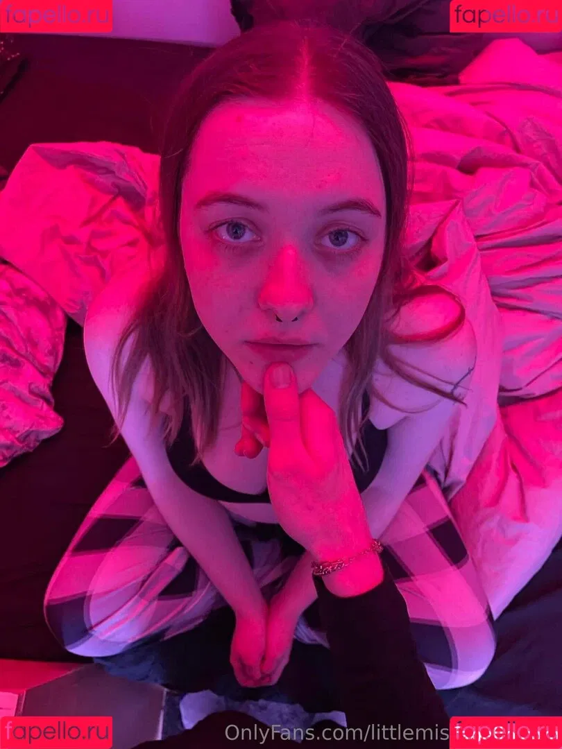 littlemissjujubean / littlemissjujubeans Onlyfans Photo Gallery 