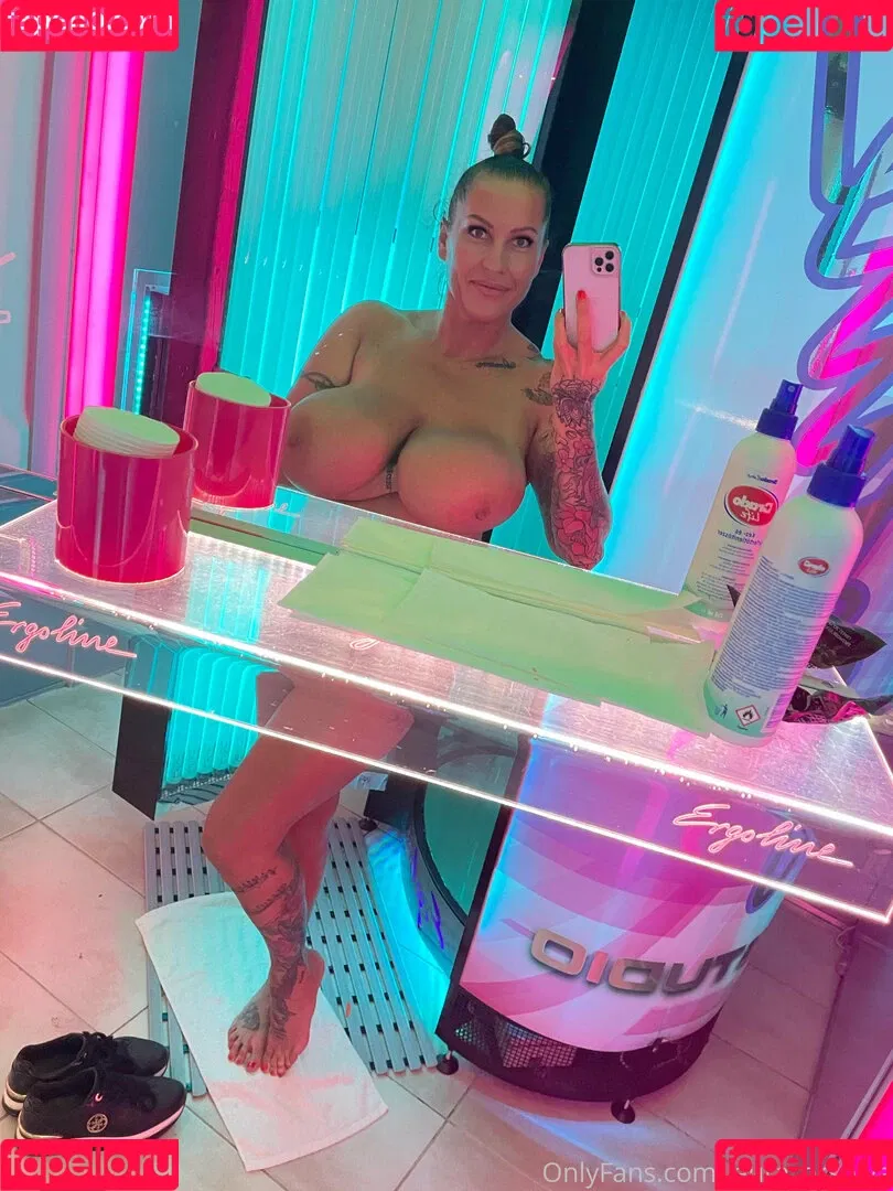 Laura Orsolya / orsolya.laura Onlyfans Photo Gallery 