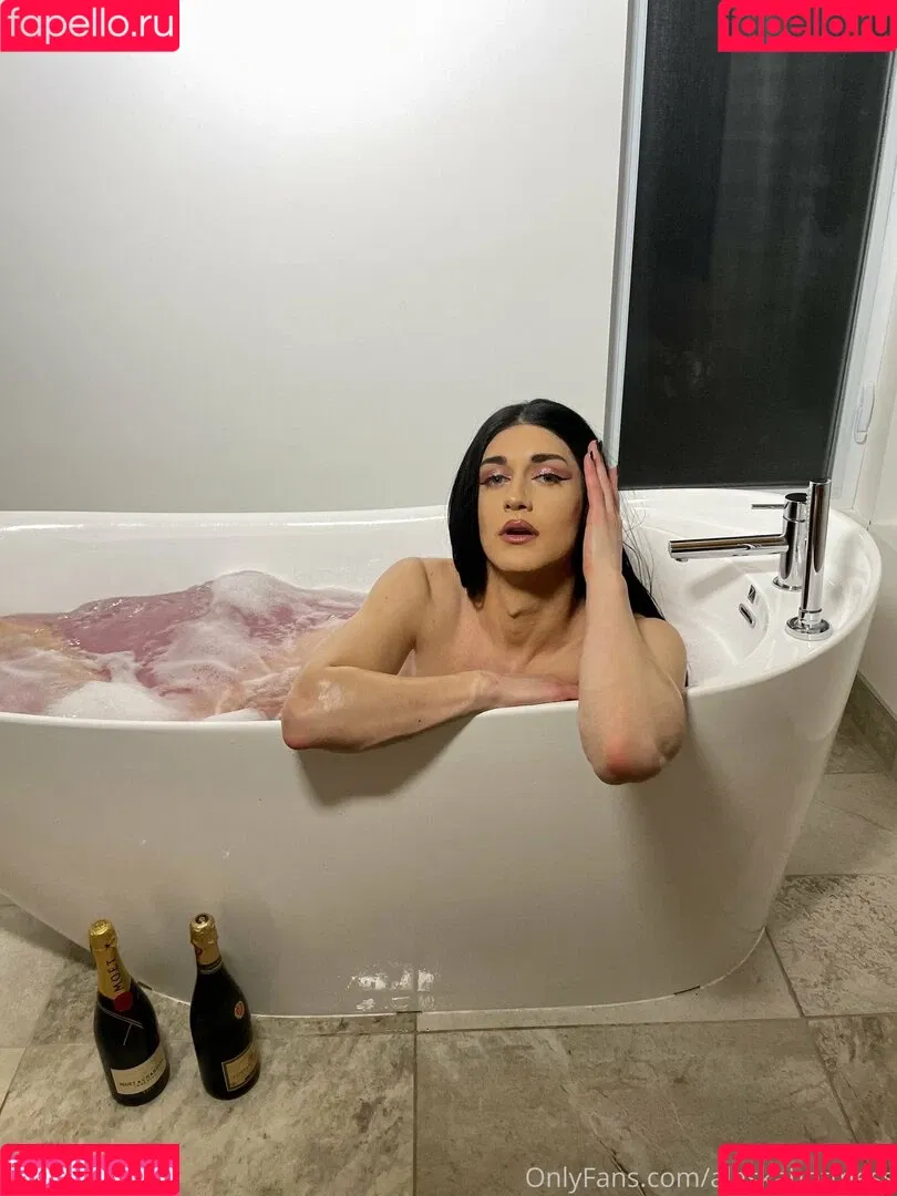 AlaskaHotmess / alaskahotmess2 / goddess-alaska Onlyfans Photo Gallery 