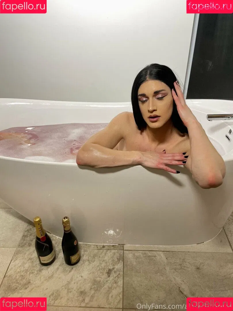 AlaskaHotmess / alaskahotmess2 / goddess-alaska Onlyfans Photo Gallery 