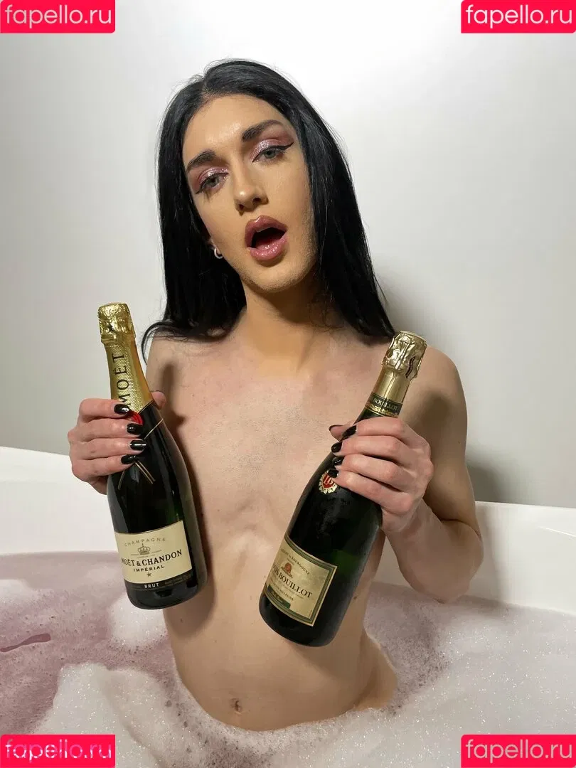AlaskaHotmess / alaskahotmess2 / goddess-alaska Onlyfans Photo Gallery 