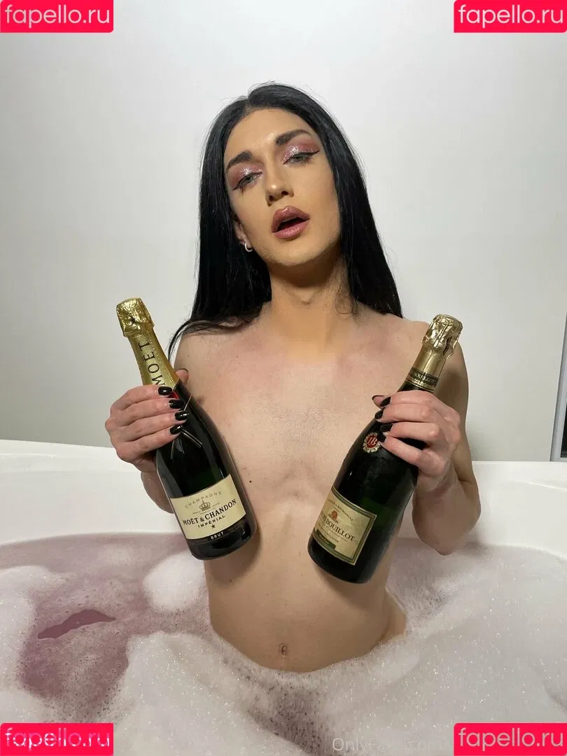 AlaskaHotmess / alaskahotmess2 / goddess-alaska Onlyfans Photo Gallery 