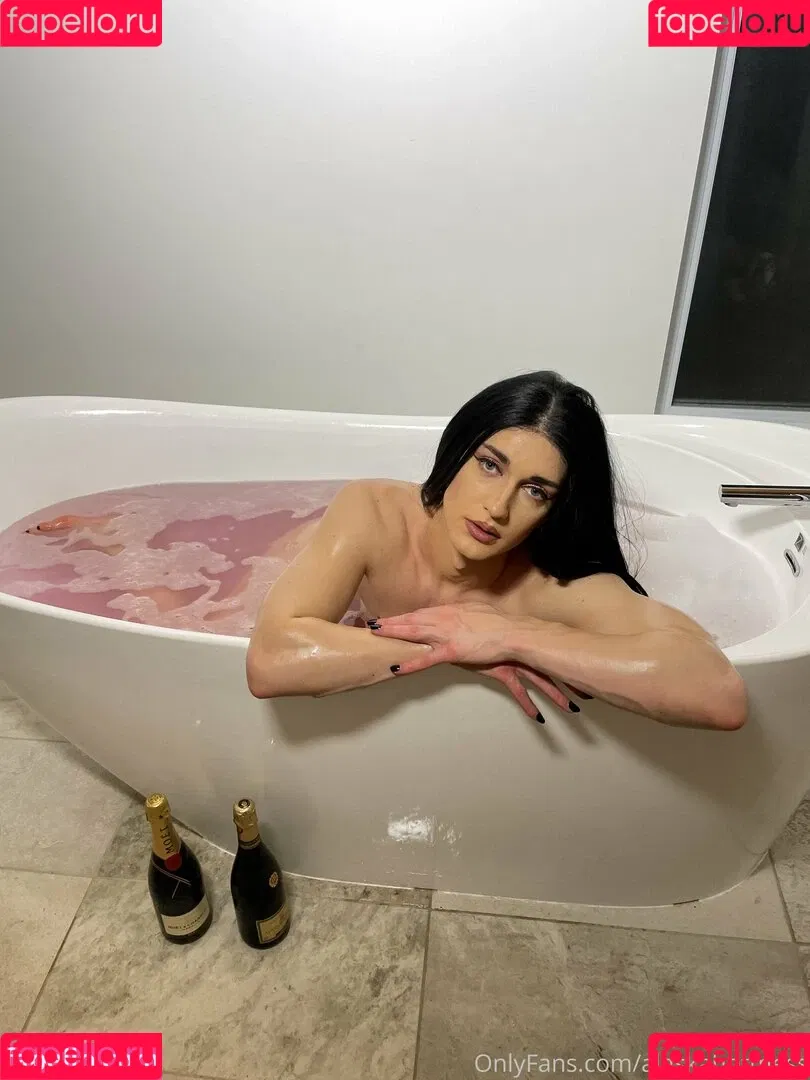 AlaskaHotmess / alaskahotmess2 / goddess-alaska Onlyfans Photo Gallery 