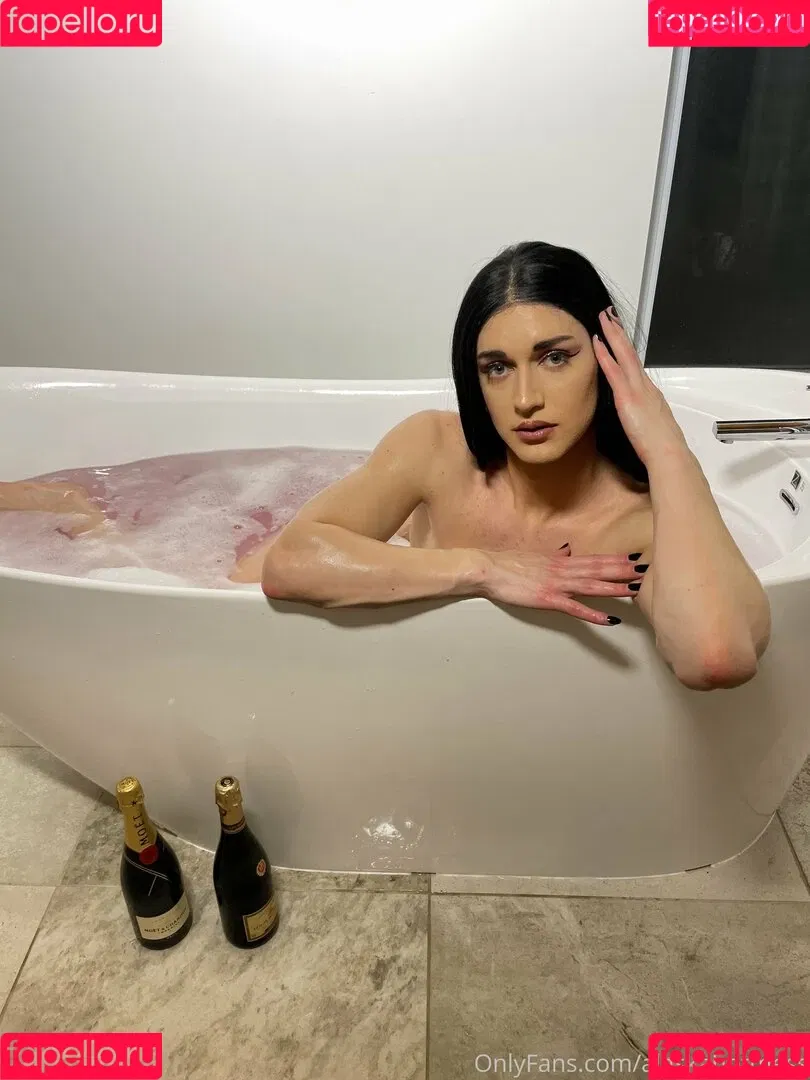 AlaskaHotmess / alaskahotmess2 / goddess-alaska Onlyfans Photo Gallery 