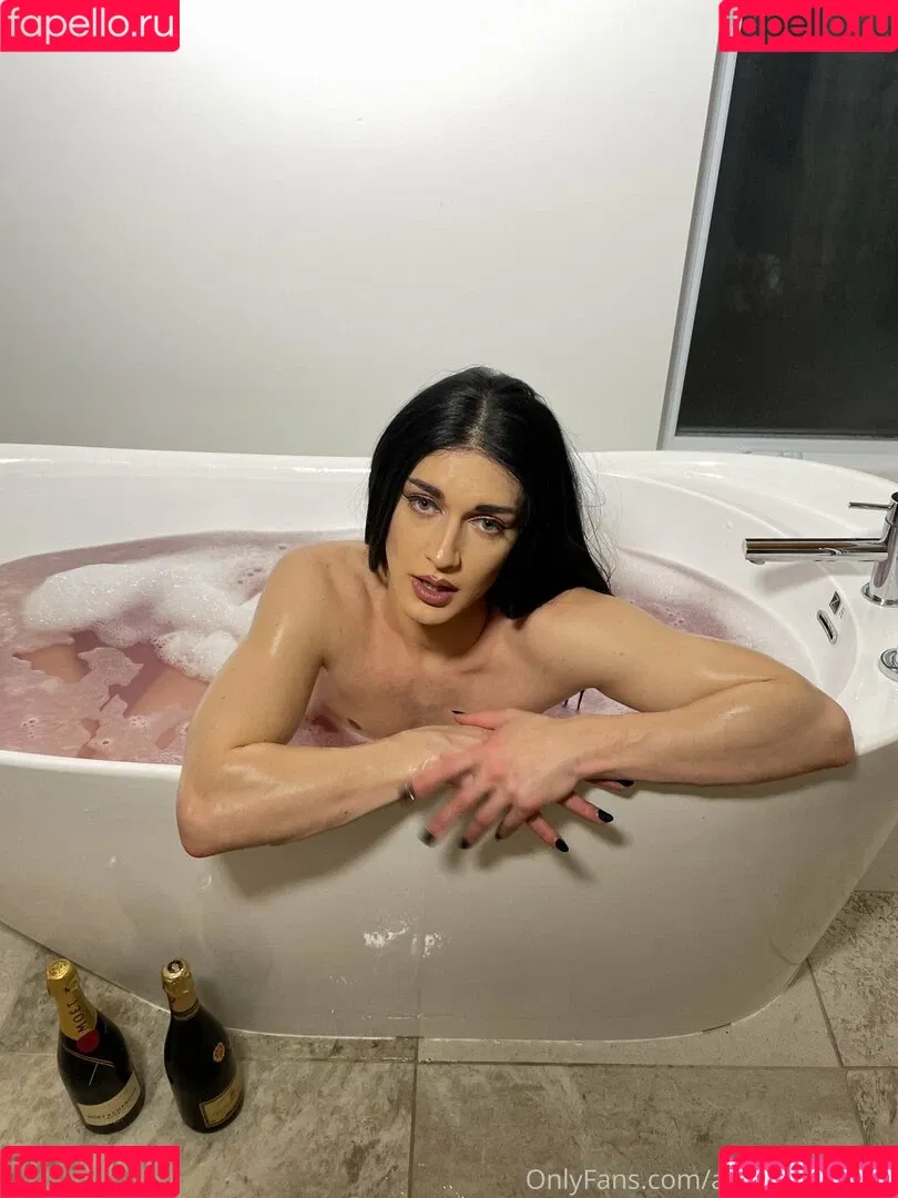 AlaskaHotmess / alaskahotmess2 / goddess-alaska Onlyfans Photo Gallery 