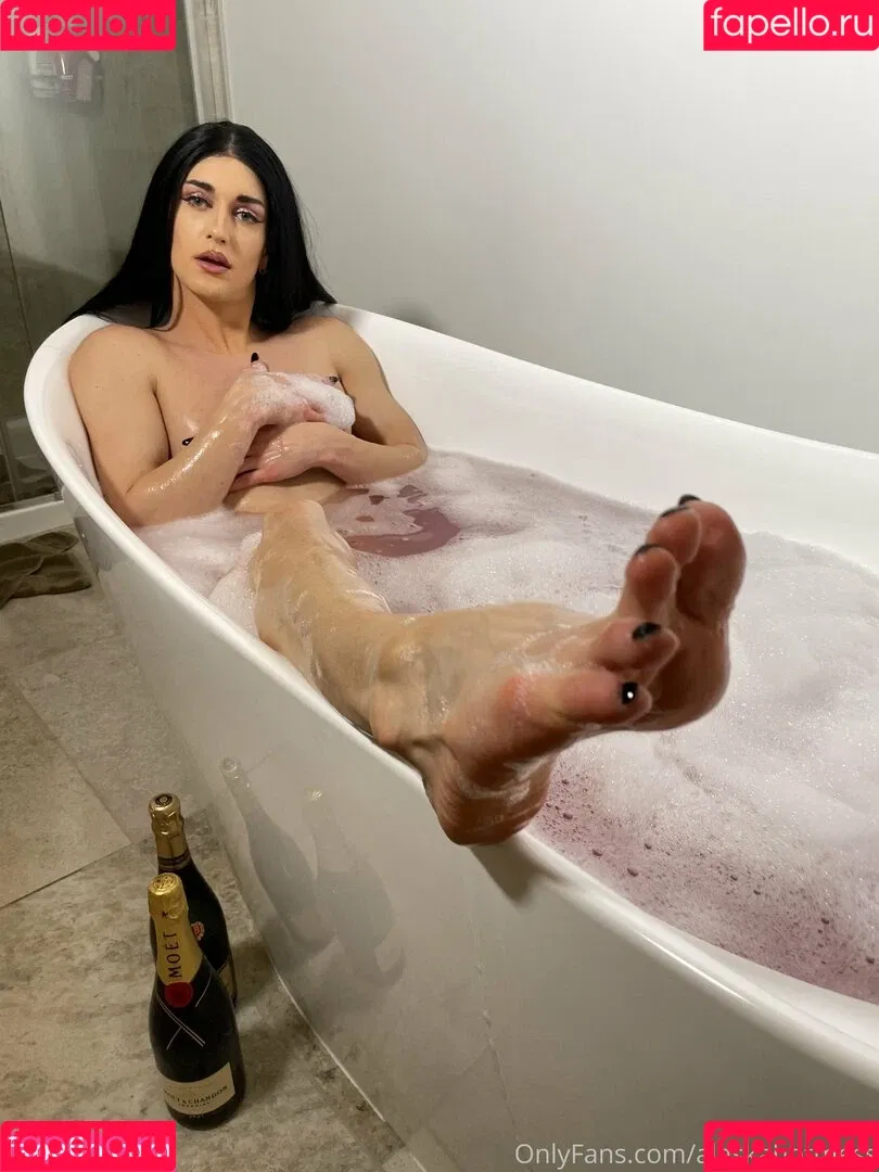 AlaskaHotmess / alaskahotmess2 / goddess-alaska Onlyfans Photo Gallery 