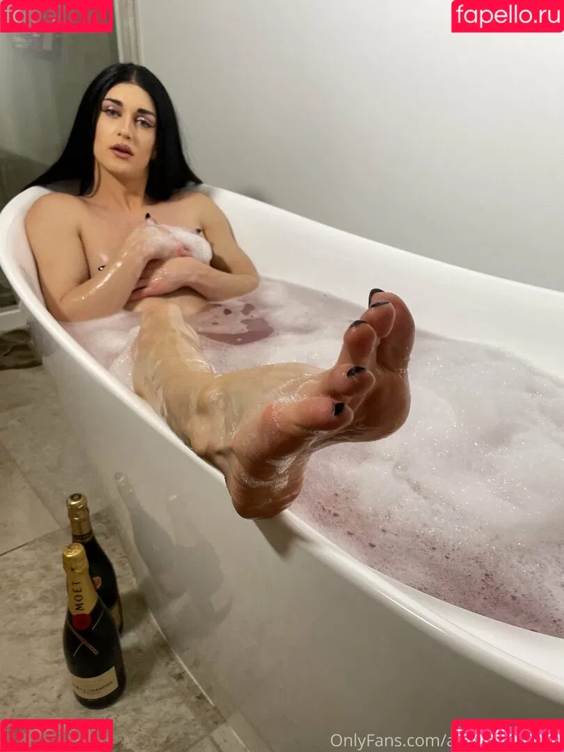 AlaskaHotmess / alaskahotmess2 / goddess-alaska Onlyfans Photo Gallery 