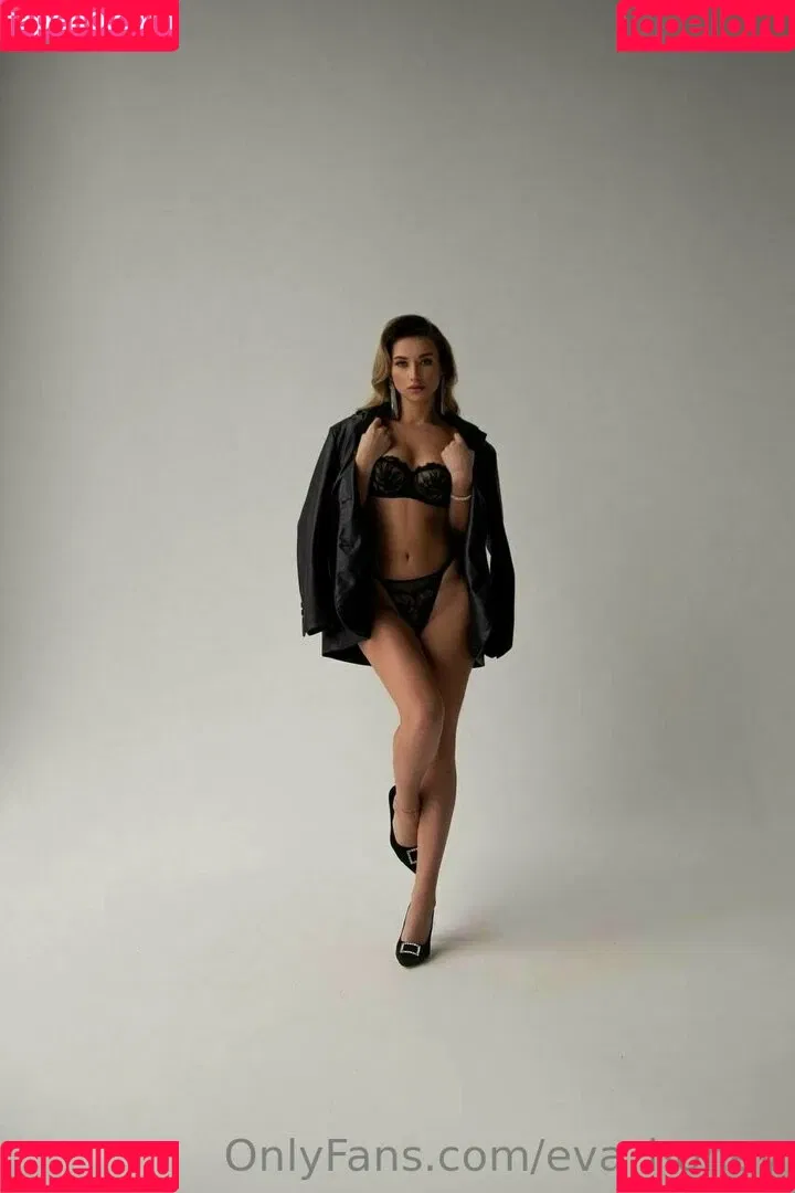 lady_mrcs / red_lady_xxx Onlyfans Photo Gallery 