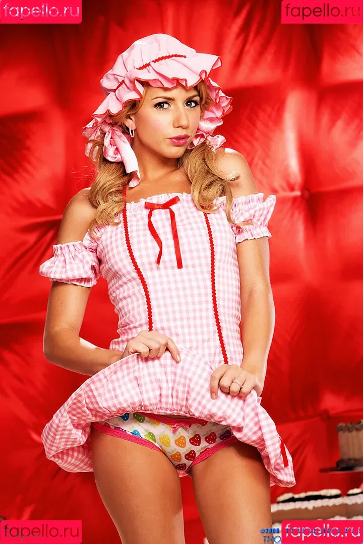 Lexi Belle / OMGitsLexi Onlyfans Photo Gallery 