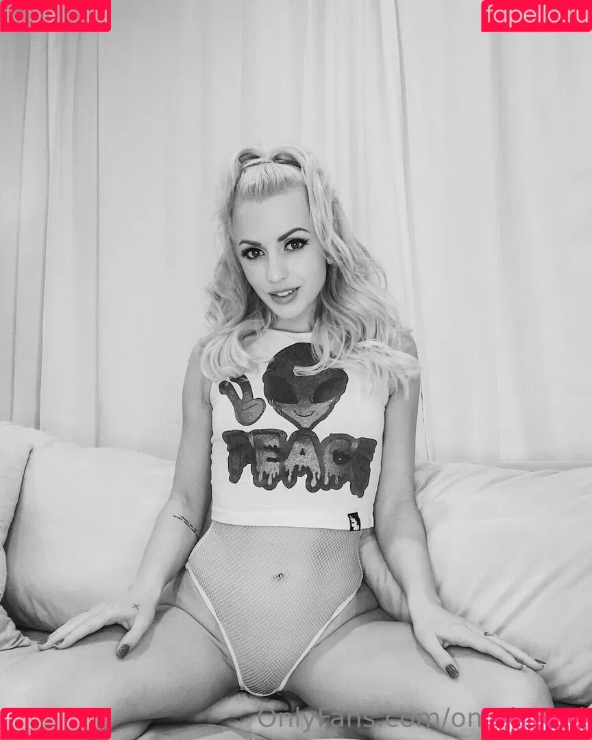 Lexi Belle / OMGitsLexi Onlyfans Photo Gallery 