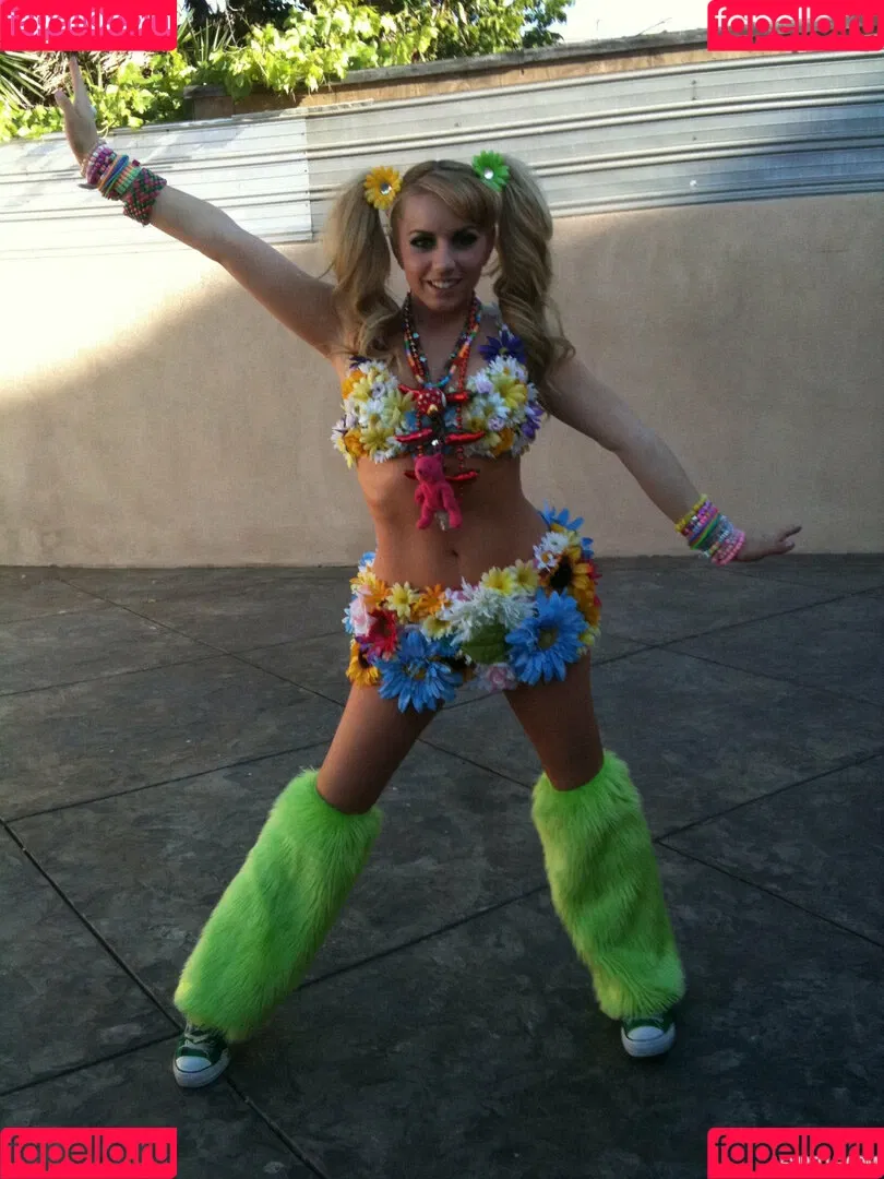 Lexi Belle / OMGitsLexi Onlyfans Photo Gallery 