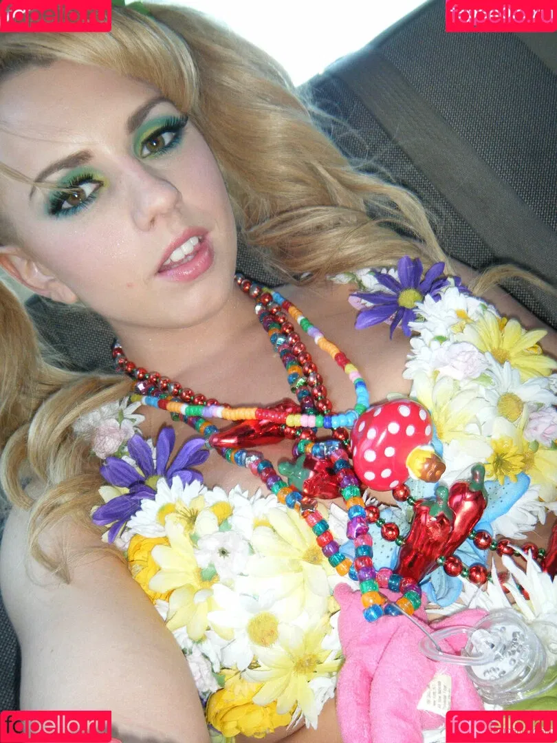 Lexi Belle / OMGitsLexi Onlyfans Photo Gallery 