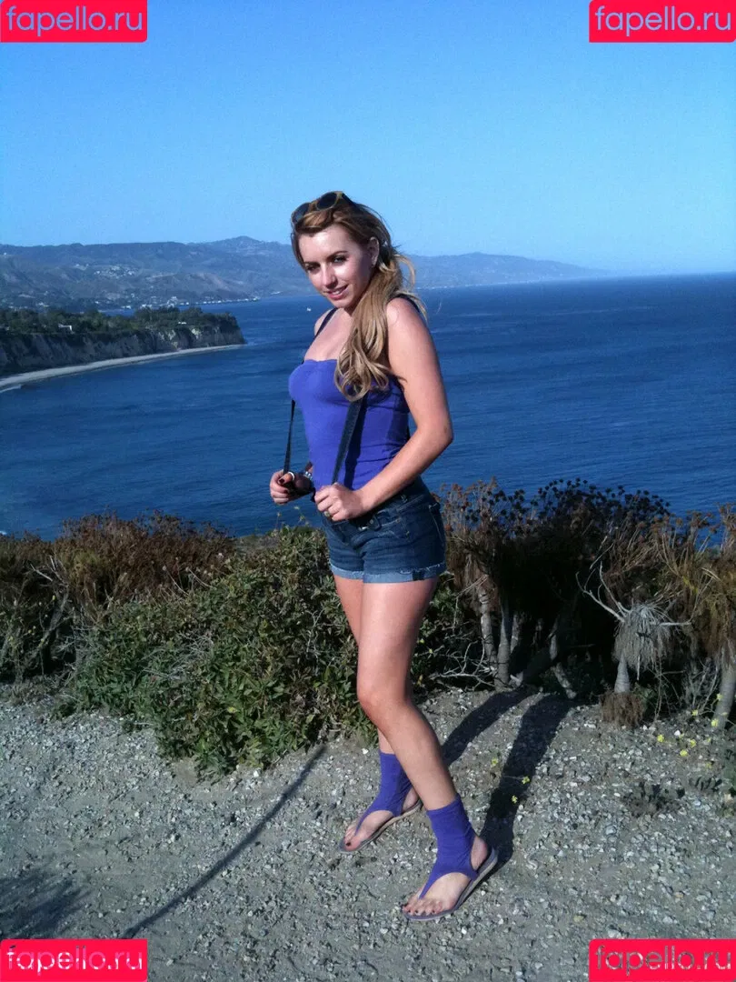 Lexi Belle / OMGitsLexi Onlyfans Photo Gallery 