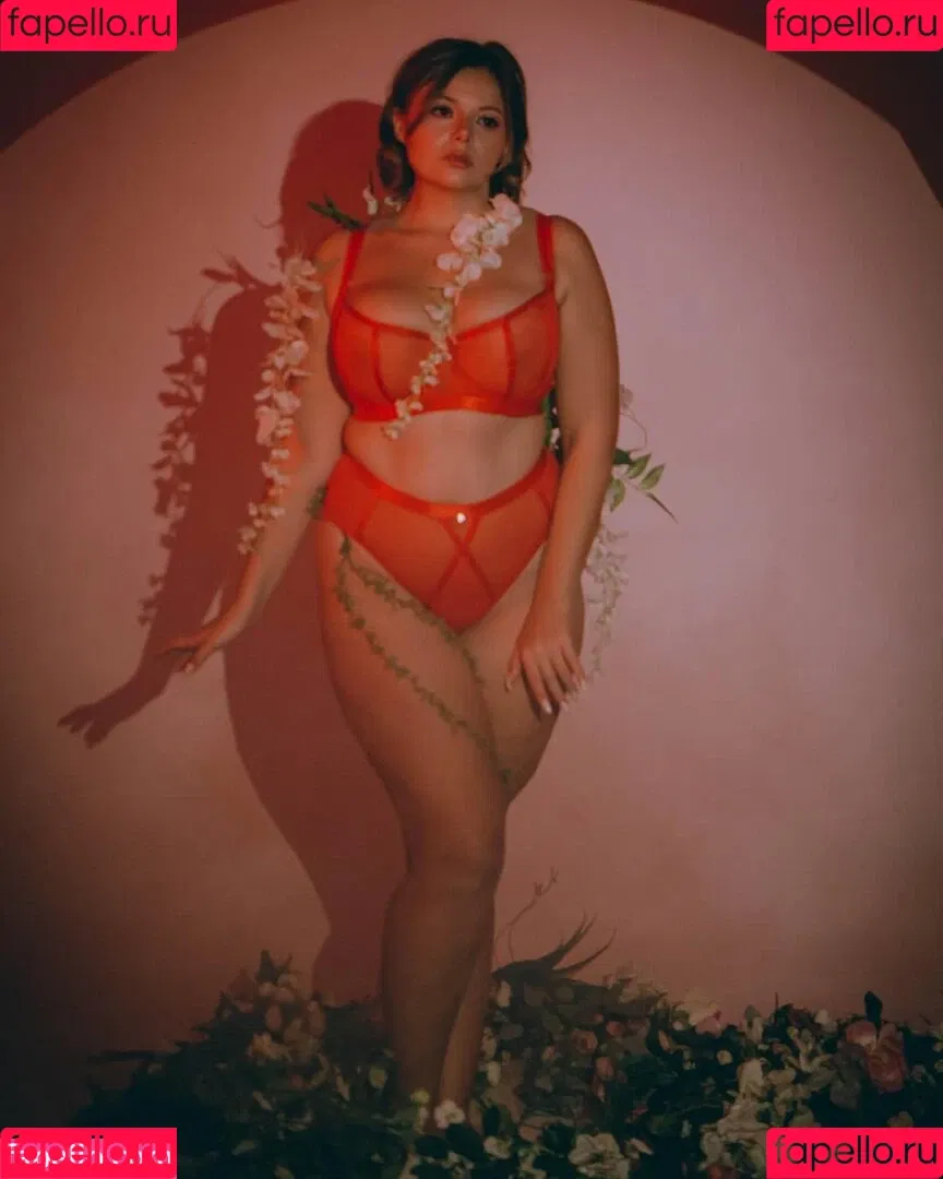 Natalina Zhdanova / babechills / barbiechills / moonshinespace Onlyfans Photo Gallery 