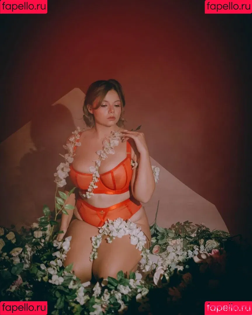 Natalina Zhdanova / babechills / barbiechills / moonshinespace Onlyfans Photo Gallery 