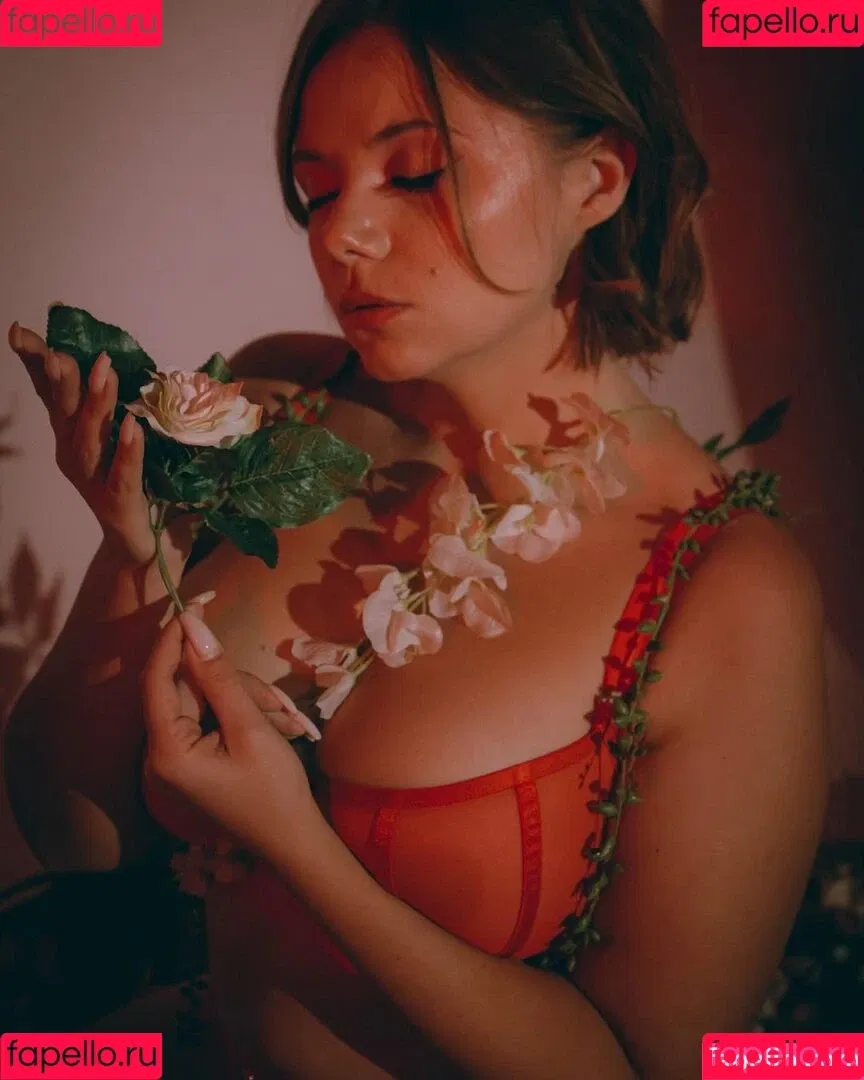 Natalina Zhdanova / babechills / barbiechills / moonshinespace Onlyfans Photo Gallery 