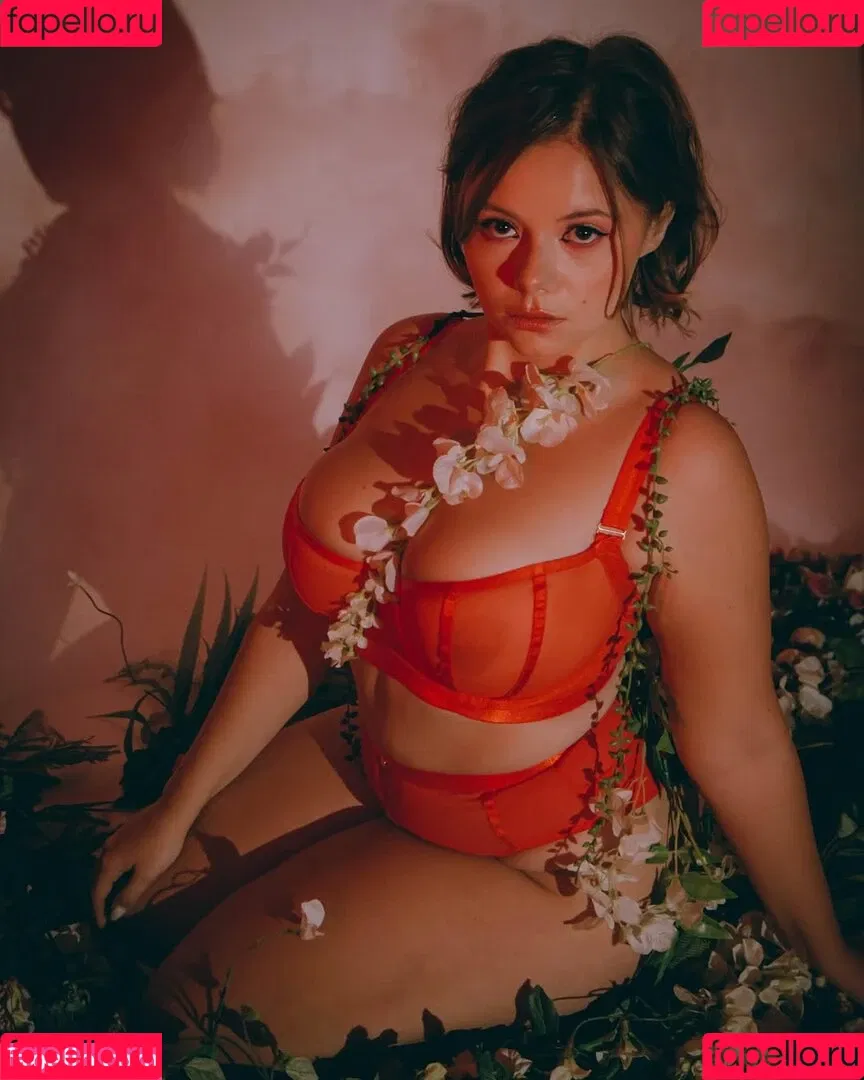 Natalina Zhdanova / babechills / barbiechills / moonshinespace Onlyfans Photo Gallery 