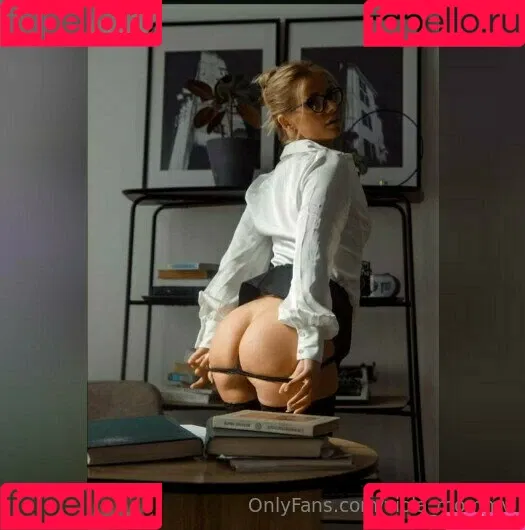 viola_m01 / viola_mommy Onlyfans Photo Gallery 