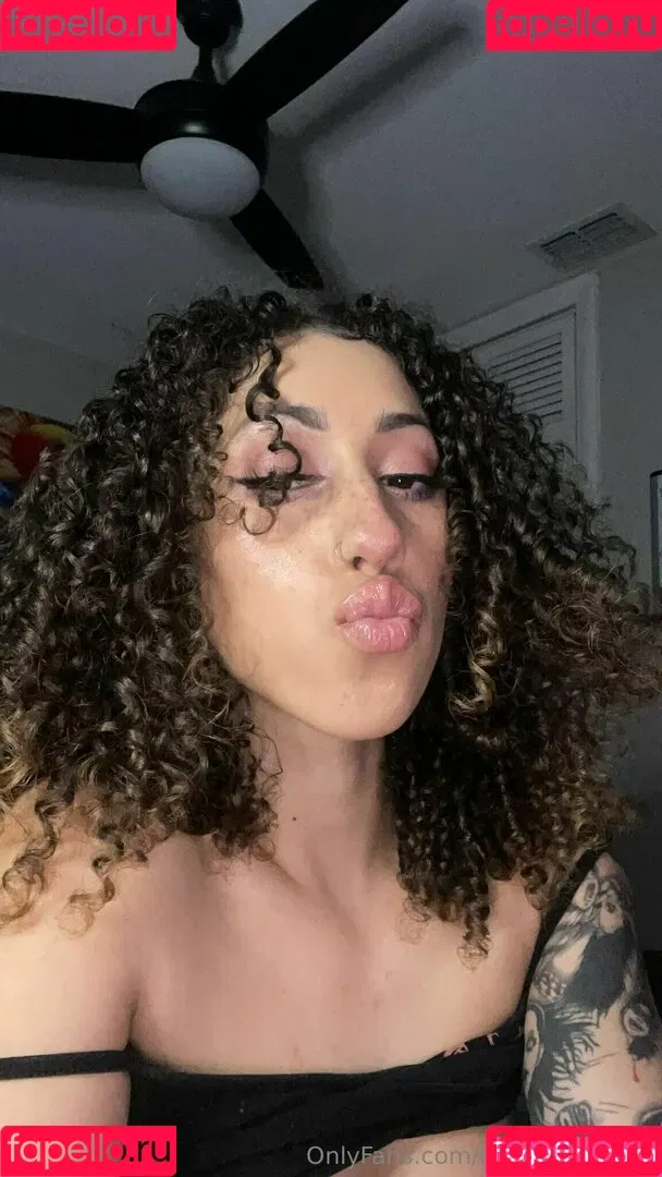 actuallykiraperez / itsmekiraperez Onlyfans Photo Gallery 