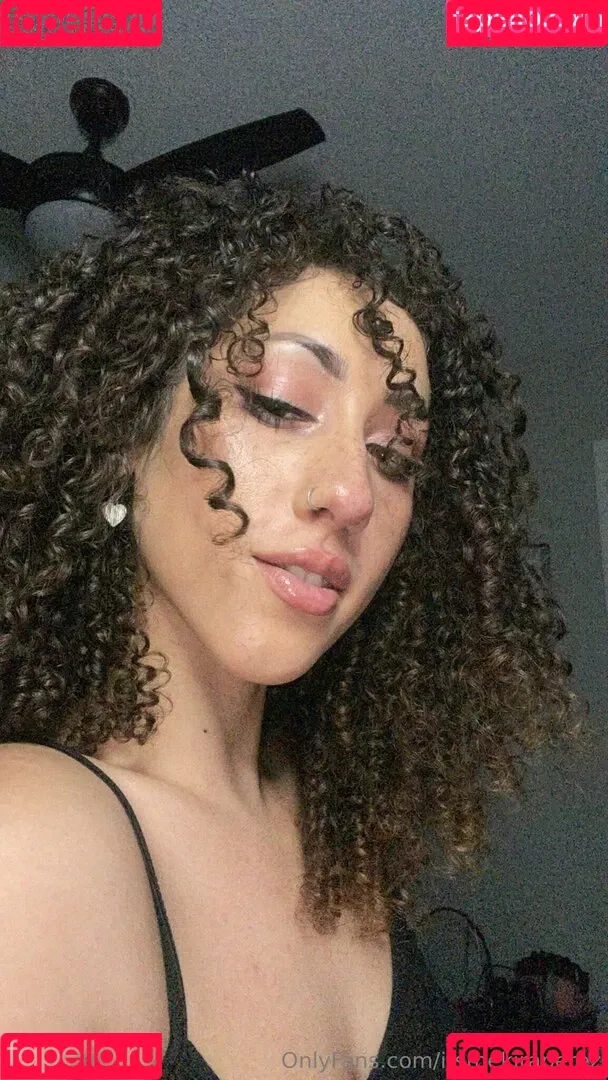 actuallykiraperez / itsmekiraperez Onlyfans Photo Gallery 