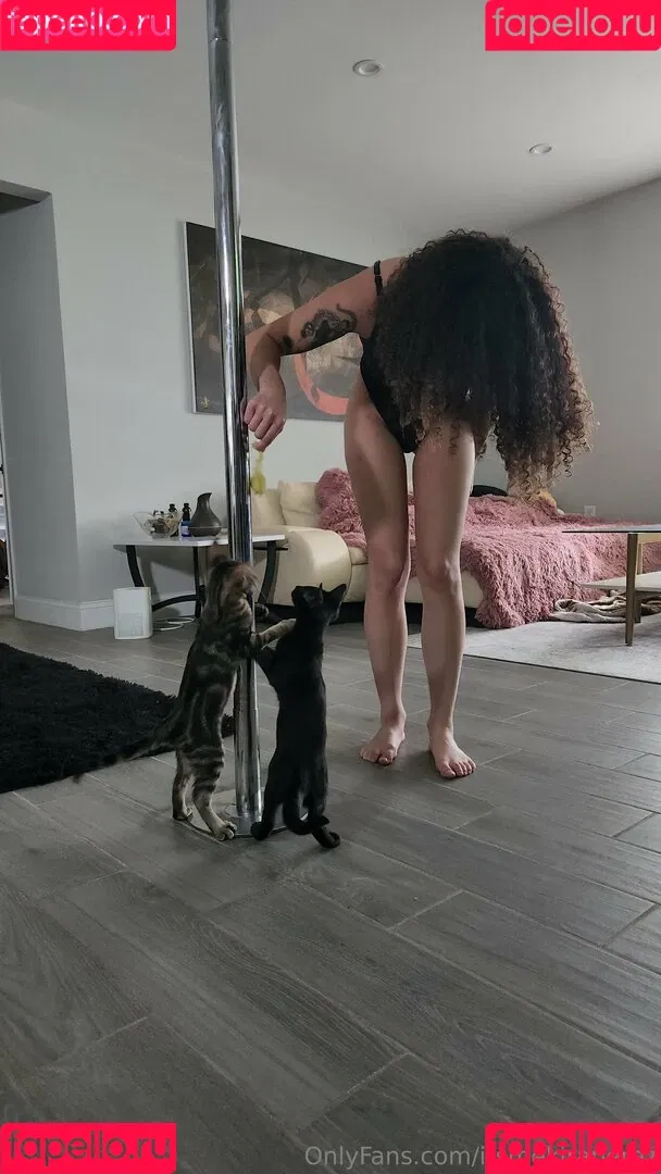 actuallykiraperez / itsmekiraperez Onlyfans Photo Gallery 