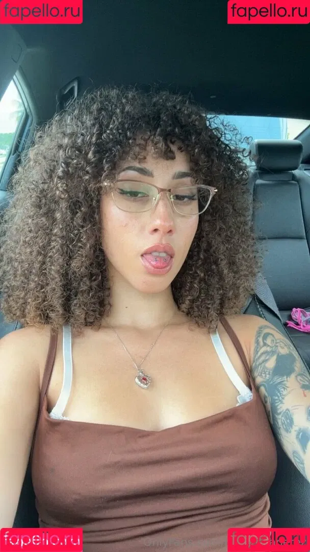 actuallykiraperez / itsmekiraperez Onlyfans Photo Gallery 