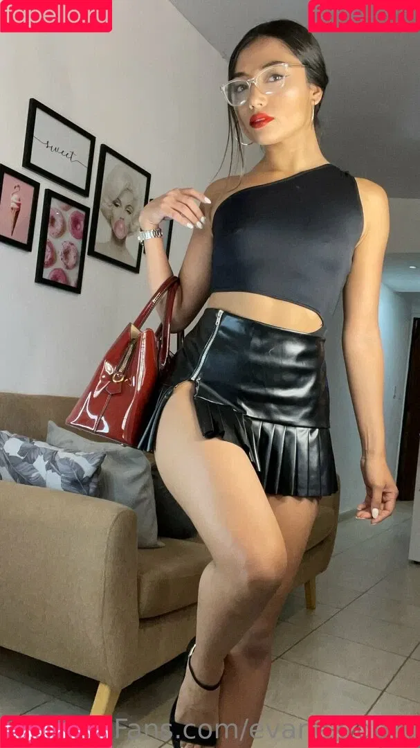 Evanextdoor / evajaynextdoor Onlyfans Photo Gallery 