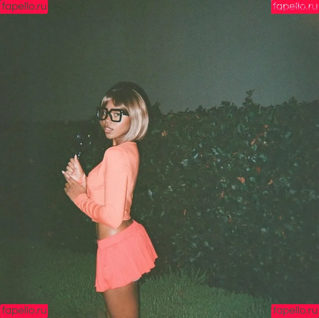 Riele Downs / rieledowns Onlyfans Photo Gallery 