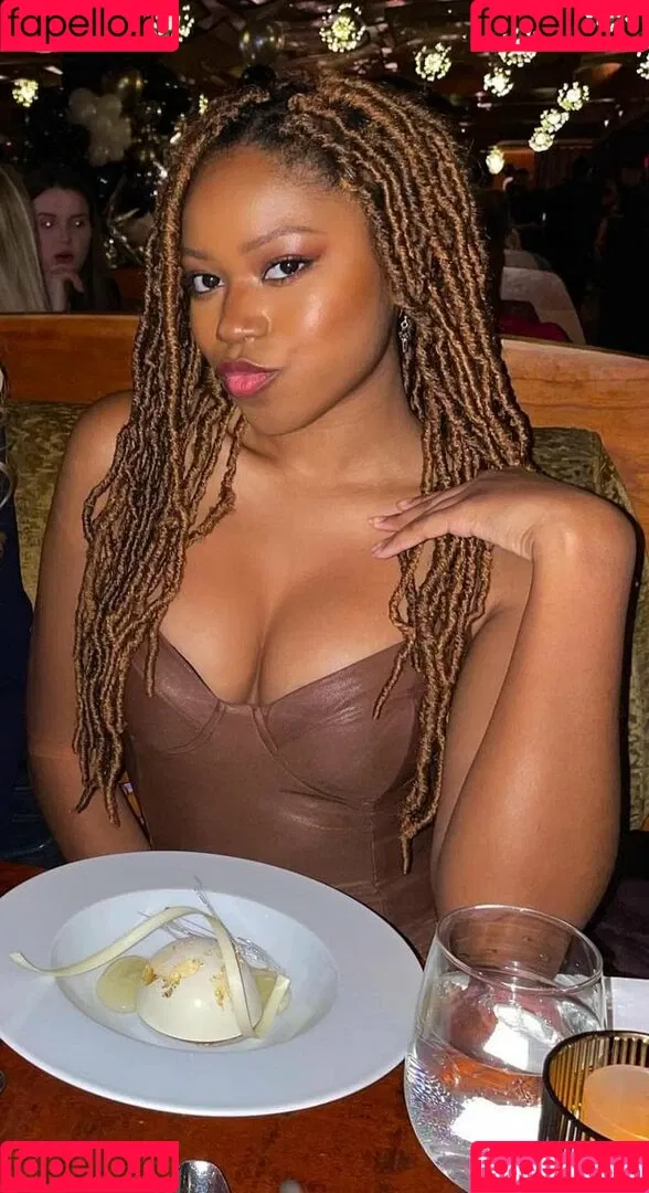 Riele Downs / rieledowns Onlyfans Photo Gallery 