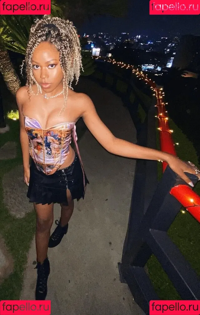 Riele Downs / rieledowns Onlyfans Photo Gallery 