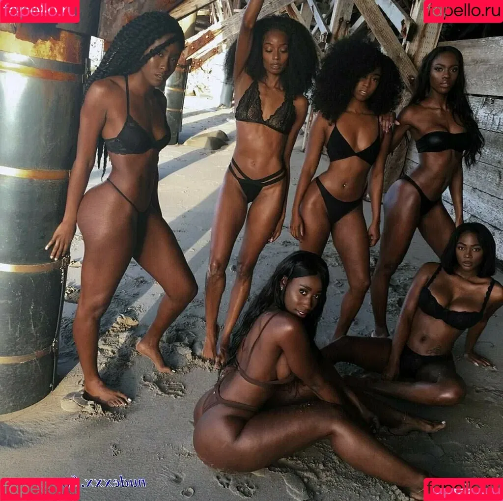 Riele Downs / rieledowns Onlyfans Photo Gallery 