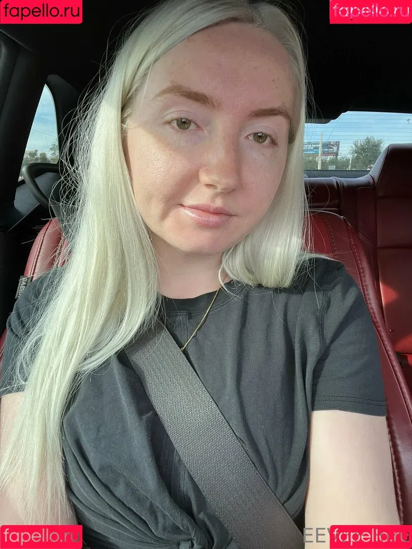 Eevee Bee / Eeveebeeshow / eevee_bee / eeveethebee Onlyfans Photo Gallery 