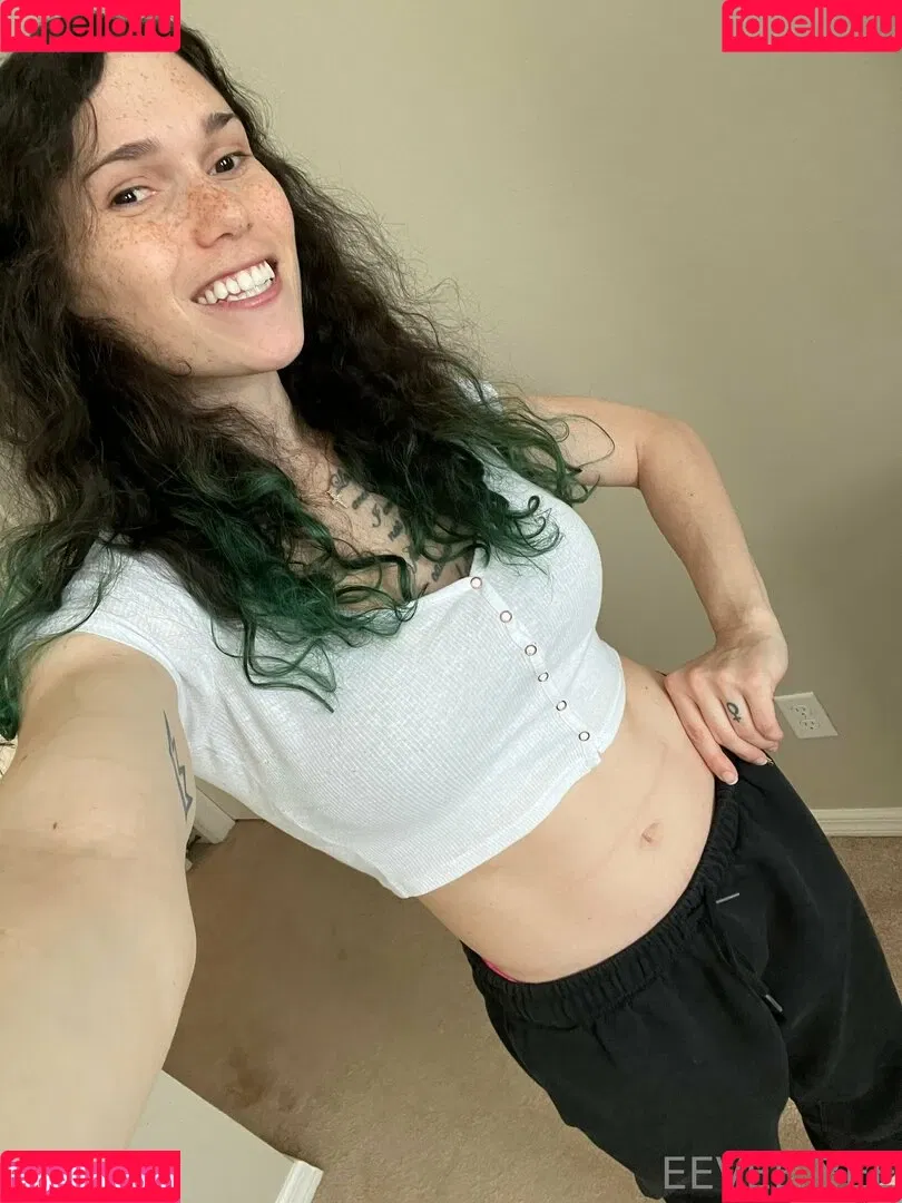 Eevee Bee / Eeveebeeshow / eevee_bee / eeveethebee Onlyfans Photo Gallery 