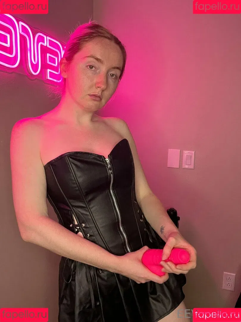 Eevee Bee / Eeveebeeshow / eevee_bee / eeveethebee Onlyfans Photo Gallery 