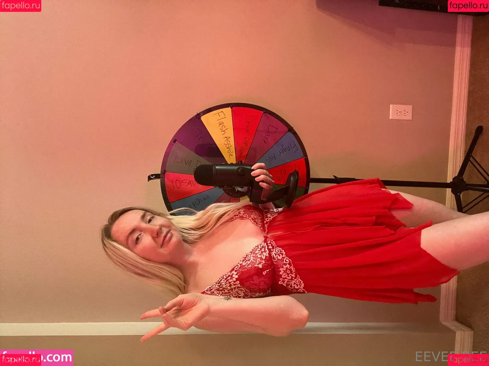 Eevee Bee / Eeveebeeshow / eevee_bee / eeveethebee Onlyfans Photo Gallery 