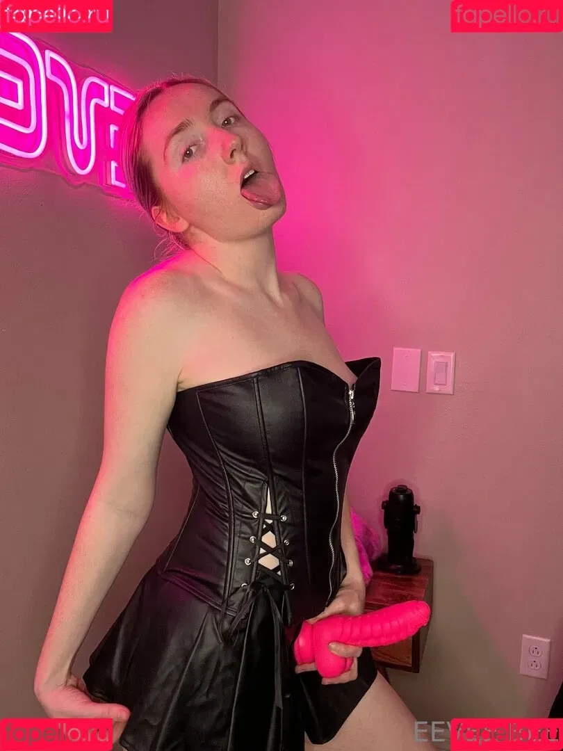 Eevee Bee / Eeveebeeshow / eevee_bee / eeveethebee Onlyfans Photo Gallery 