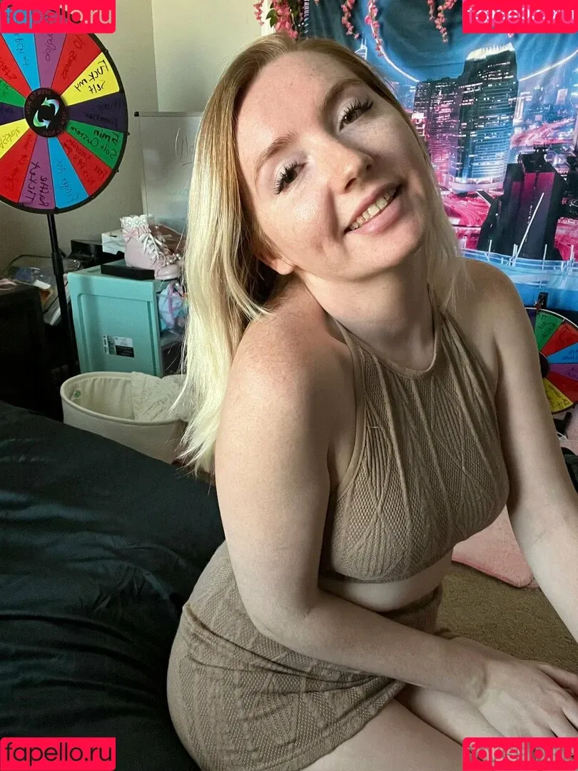 Eevee Bee / Eeveebeeshow / eevee_bee / eeveethebee Onlyfans Photo Gallery 