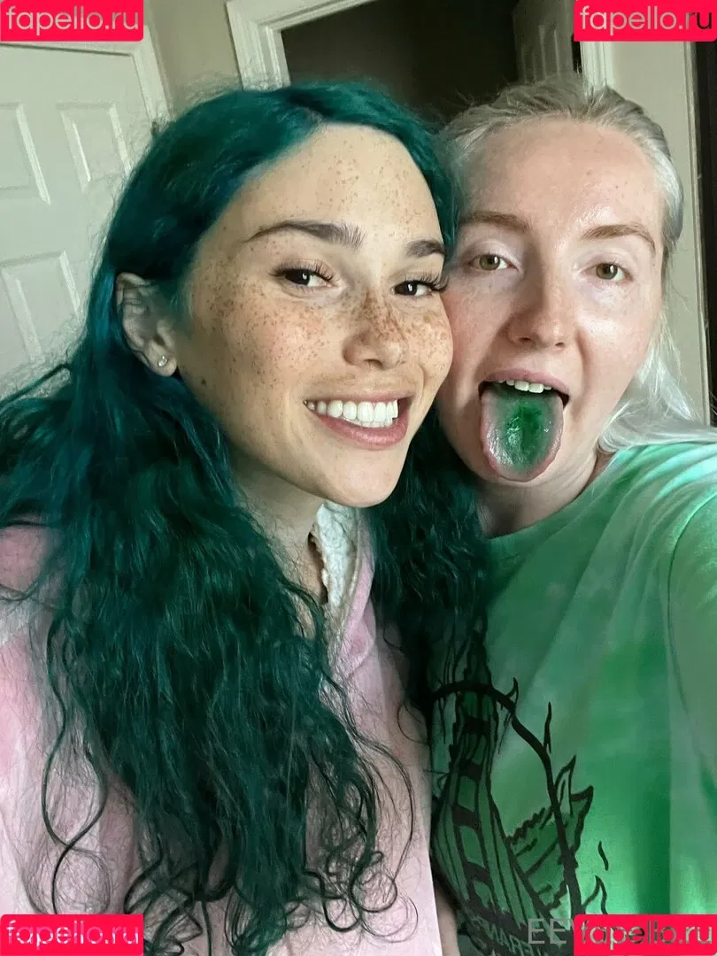 Eevee Bee / Eeveebeeshow / eevee_bee / eeveethebee Onlyfans Photo Gallery 