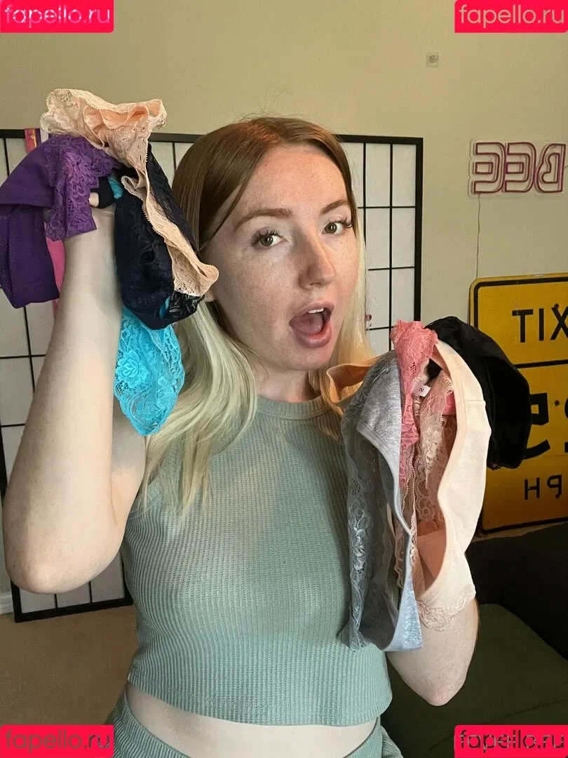 Eevee Bee / Eeveebeeshow / eevee_bee / eeveethebee Onlyfans Photo Gallery 